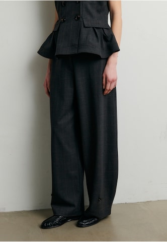 SECOND FEMALE Loosefit Hose 'Anjou' in Grau: Vorderseite