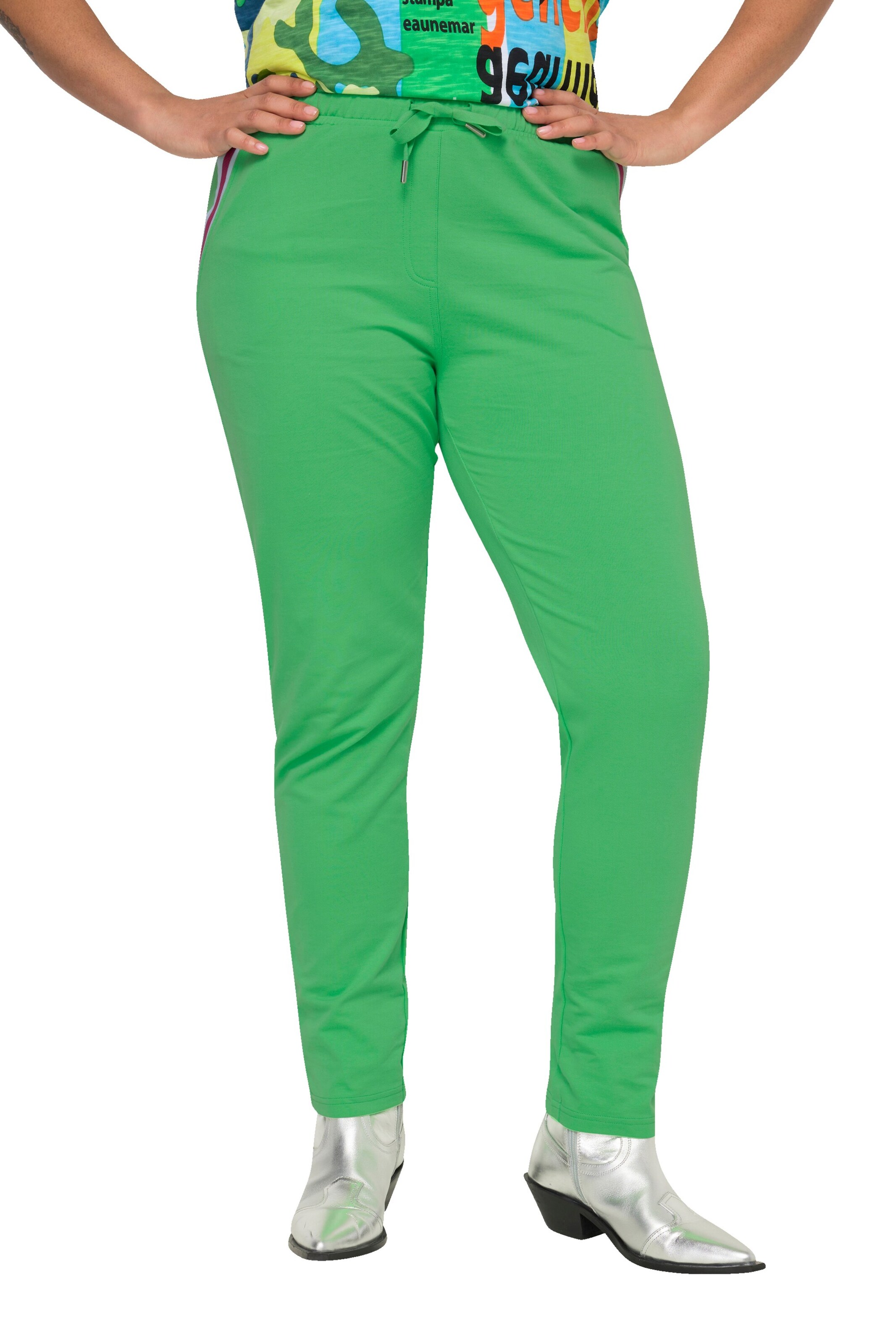 Angel of Style Tapered Trousers in Green: front