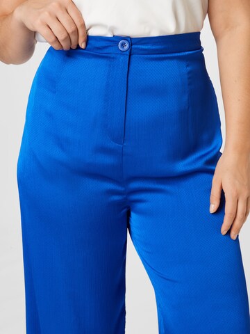 Nasty Gal Plus - Pierna ancha Pantalón plisado en azul