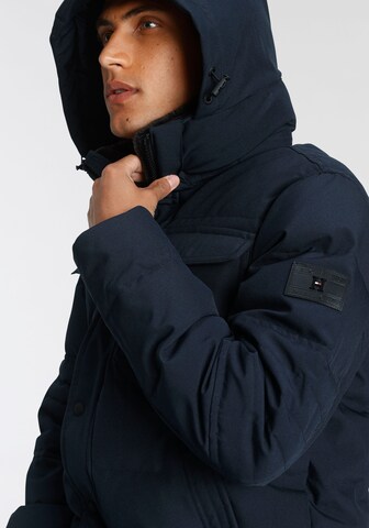 TOMMY HILFIGER Winterjacke in Blau