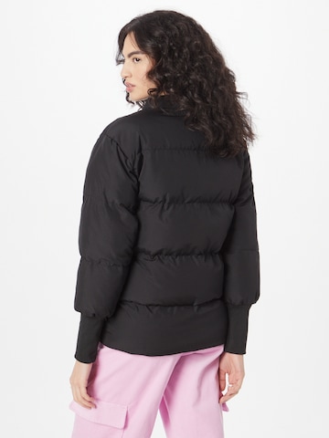 Trendyol Jacke in Schwarz