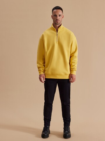 DAN FOX APPAREL Sweatshirt 'Dave Heavyweight' in Yellow