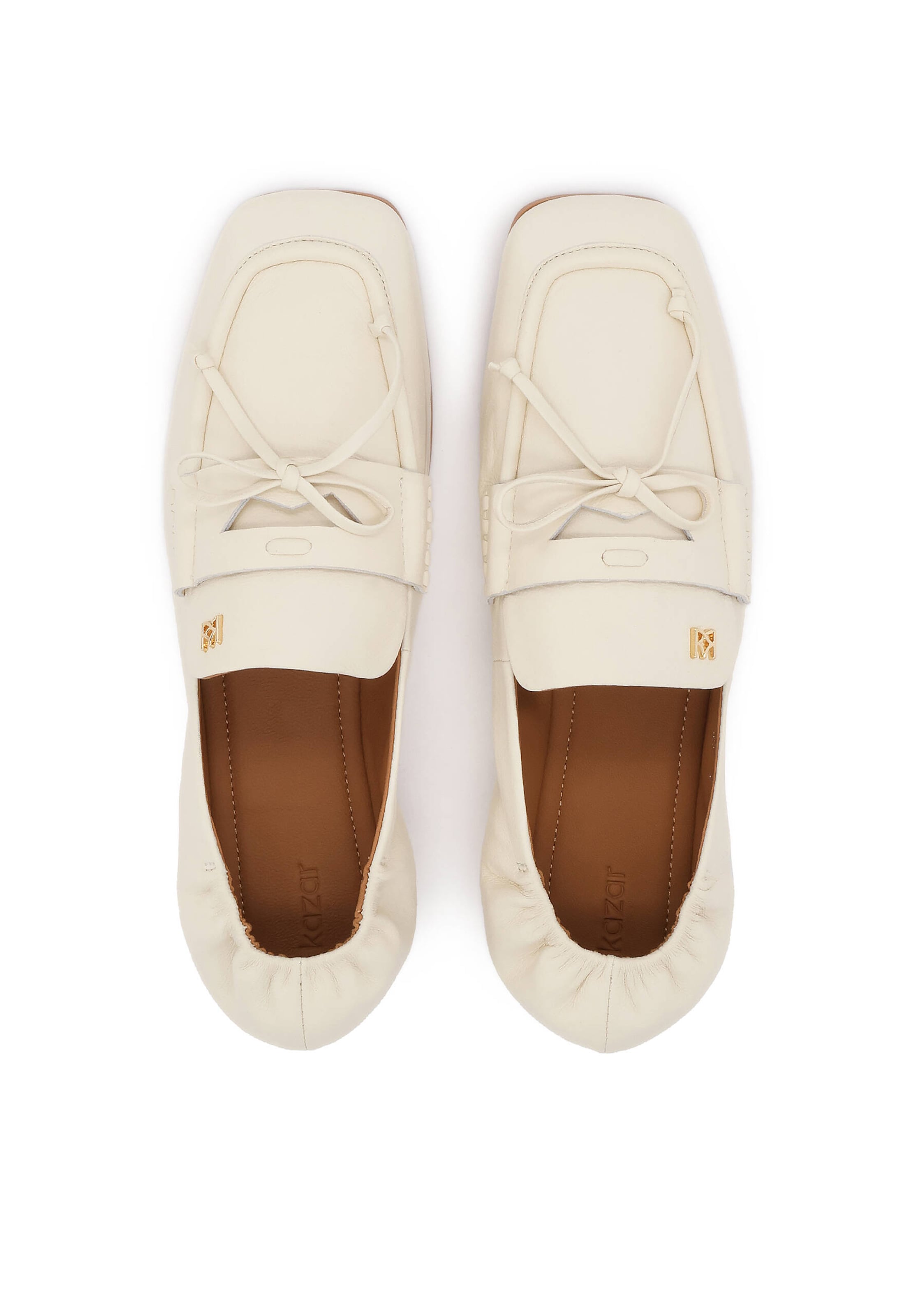 Chaussure basse Kazar en blanc