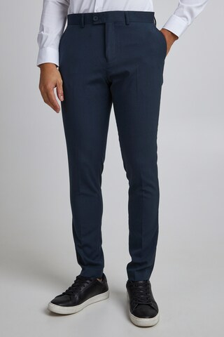 Casual Friday - Slimfit Calças chino 'Pihl' em azul: frente