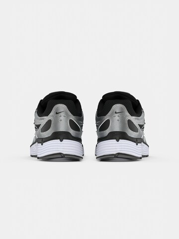 Sneaker low 'P-6000' de la Nike Sportswear pe argintiu