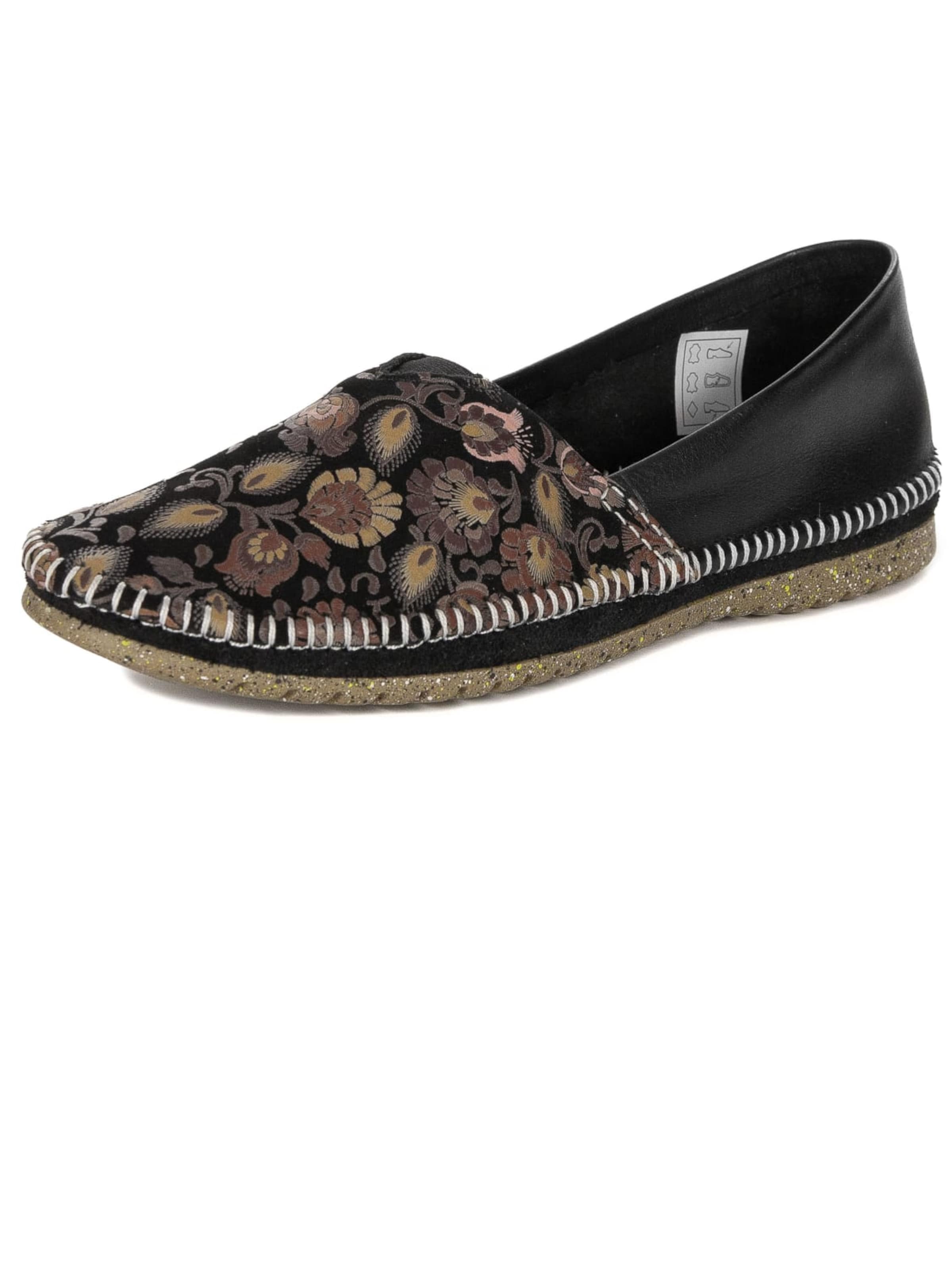 Maciejka Classic Flats 'T1929-71/00-0' in Black: front