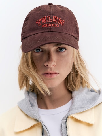 Pull&Bear Sapkák 'TULUM MEXICO' - barna