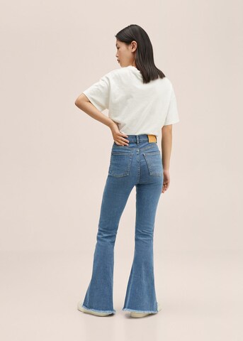 MANGO TEEN Flared Jeans 'Slit' i blå