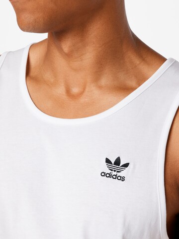 ADIDAS ORIGINALS - Camiseta 'Adicolor Essentials Trefoil' en blanco