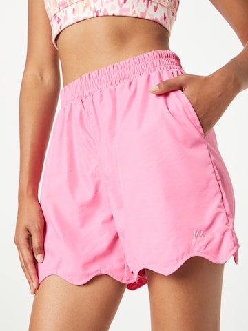 Moves - Loosefit Pantalón 'Aubree' en rosa