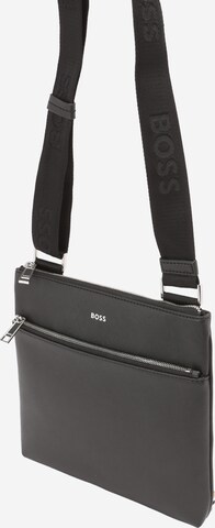 BOSS Чанта за през рамо тип преметка 'Zair' в черно: отпред