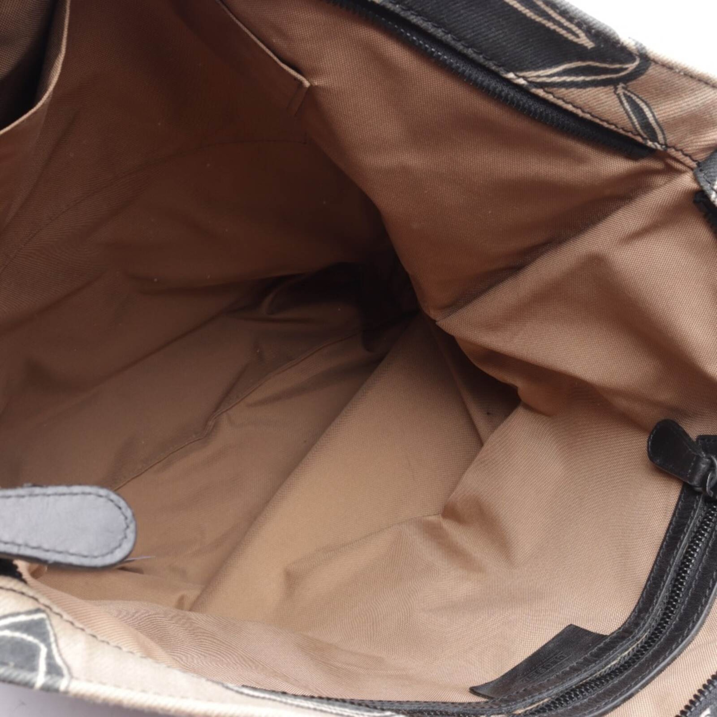 Closed Schultertasche / Umhängetasche One Size in Braun