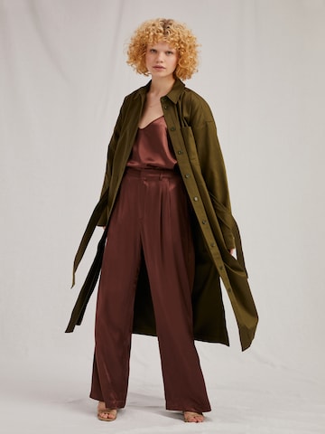 A LOT LESS معطف لمختلف الفصول 'Kiara' بـ أخضر: الأمام
