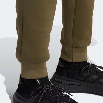 Tapered Pantaloni 'Trefoil Essentials' di ADIDAS ORIGINALS in verde