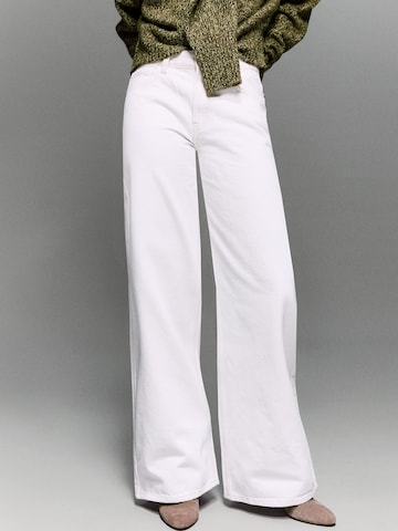 Wide leg Jeans de la Bershka pe bej: față