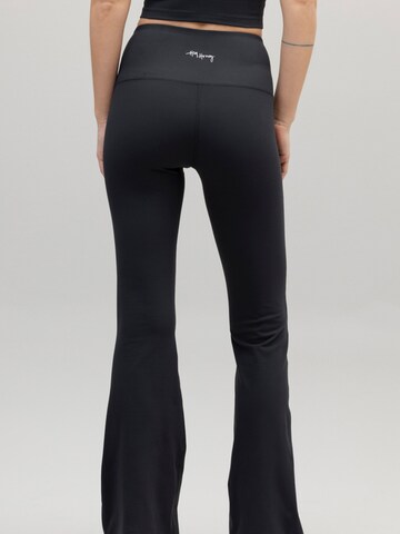 Hey Honey Flared Leggings 'Flared' in Schwarz