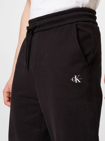 Calvin Klein Jeans Zúžený Kalhoty – černá