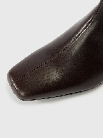 VAGABOND SHOEMAKERS Nízké kozačky 'MONA' – hnědá