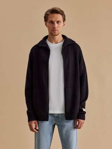 DAN FOX APPAREL Cardigan 'John' i sort: forside