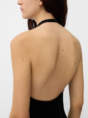 Rochie de la Bershka pe negru