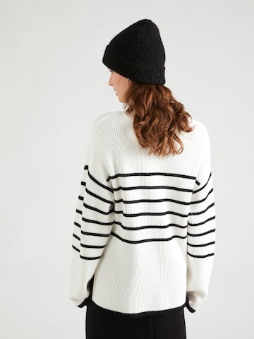 Pull-over 'ALMA' YAS en blanc