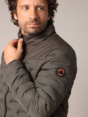 Deeluxe Tussenjas 'Nick' in Bruin