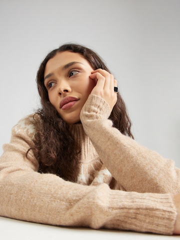 GAP Sweater in Beige