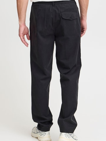Tapered Pantaloni con pieghe 'Moose Liam' di !Solid in nero