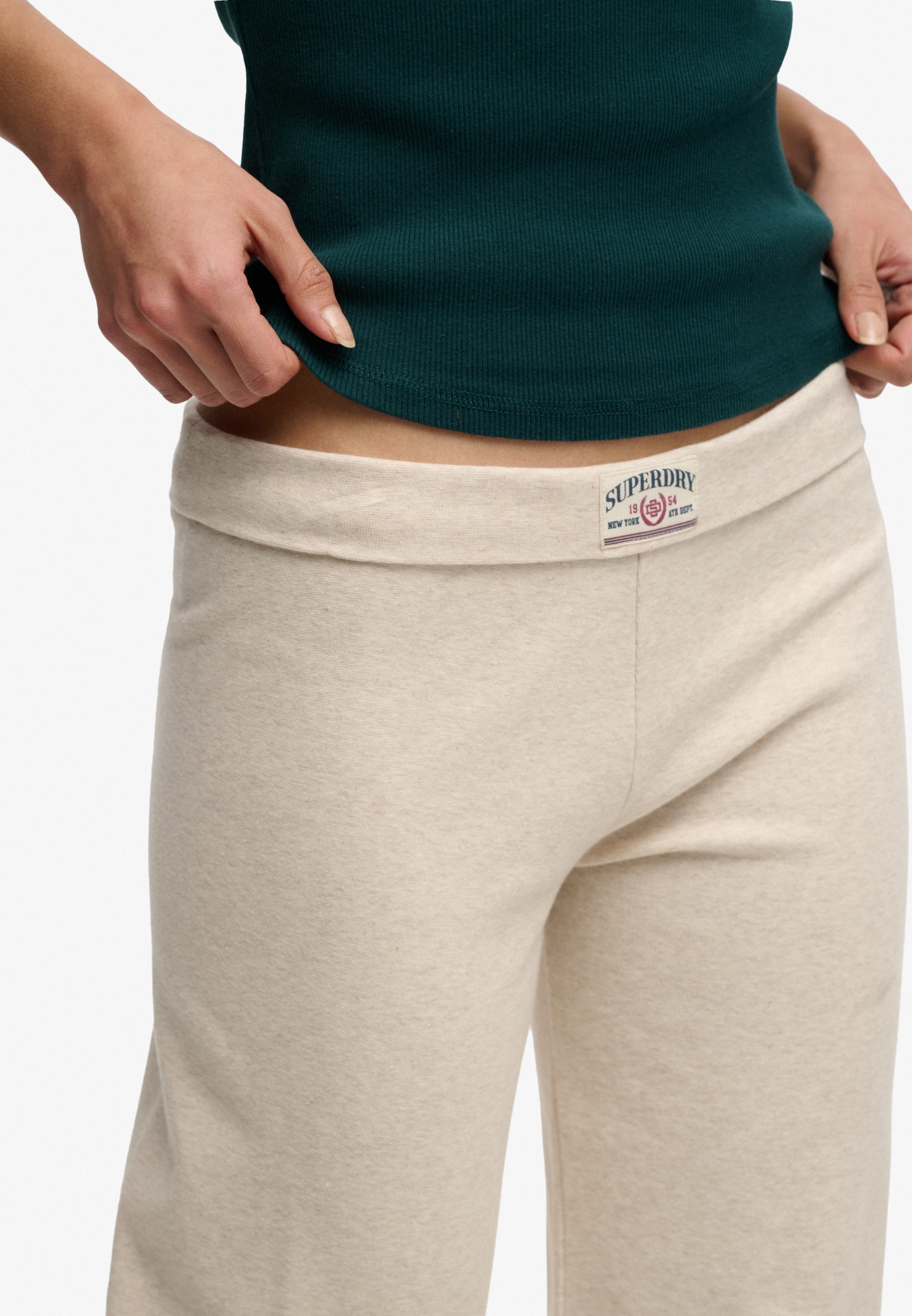 Superdry & Co Wide Leg Jogginghose in Beige