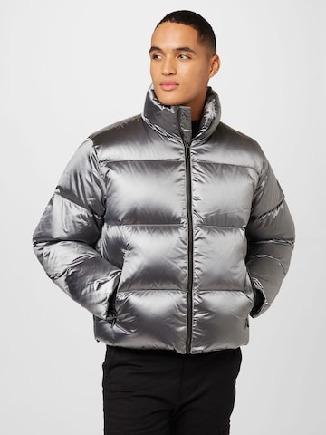 Calvin Klein Zimní bunda – stříbrná: přední strana