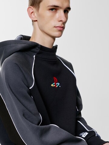 Sweat-shirt 'PLAYSTATION 2 STWD' Pull&Bear en noir