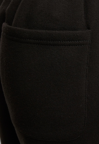 Urban Classics Regular Shorts in Schwarz