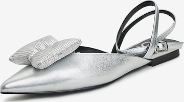 Ballerines CESARE GASPARI en argent : devant