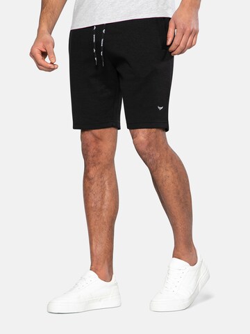 Threadbare Regular Shorts in Schwarz: predná strana