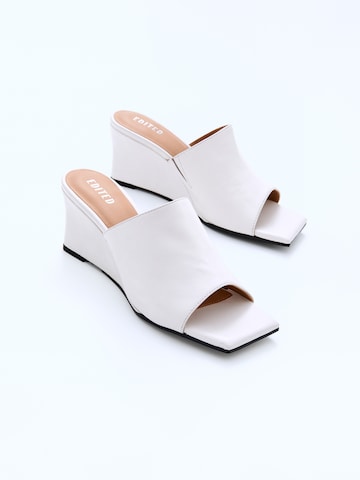 EDITED - Zapatos con plataforma 'Neeke' en blanco