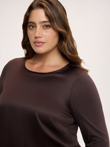 T-shirt Fiorella Rubino en marron