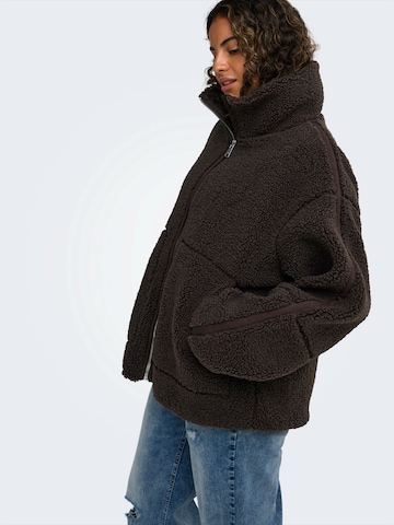 Veste en polaire 'CARASPEN' ONLY Carmakoma en marron