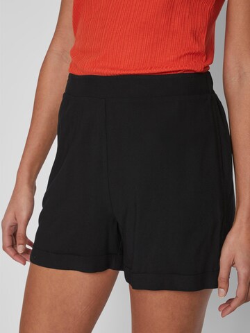 VILA Regular Shorts 'PAYA' in Schwarz