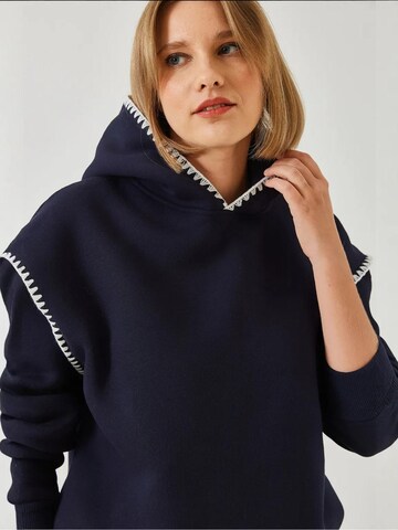 Bianco Lucci Sweatshirt in Blau