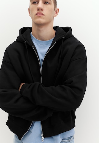 Pull&Bear Collegetakki värissä musta: etupuoli