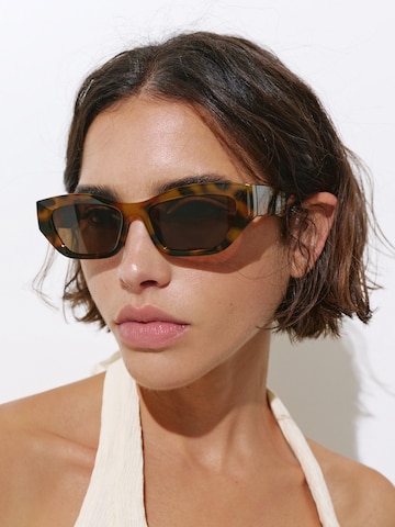 Pull&Bear Aurinkolasit värissä ruskea: etupuoli