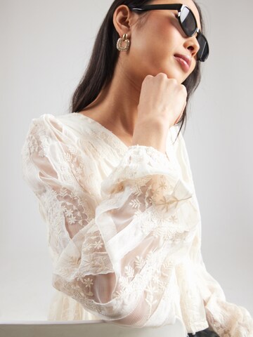 Gina Tricot Блузка в Бежевый