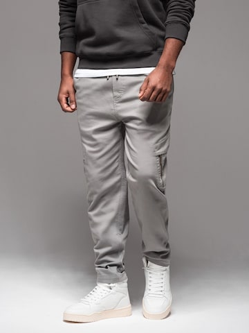 Ombre Tapered Cargo trousers 'Pajo' in Grey: front