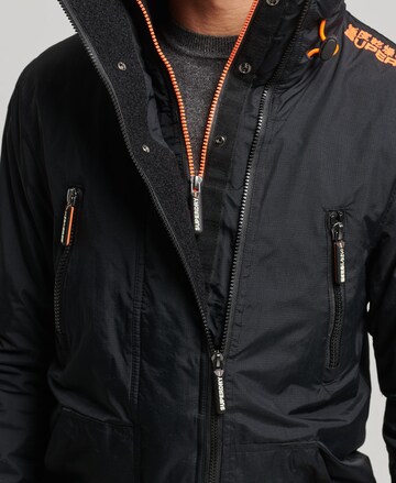 Superdry Jacke in Schwarz