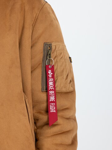 ALPHA INDUSTRIES Демисезонная куртка в Коричневый