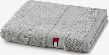 TOMMY HILFIGER Handdoek 'LEGEND' in Zilver: voorkant