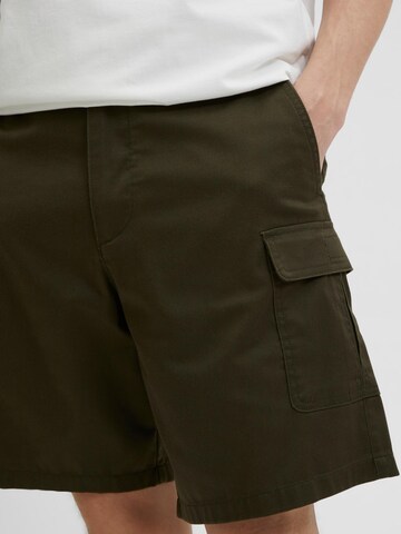 SELECTED HOMME Regular Shorts 'LIAM' in Grün