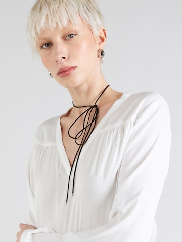 Camicia da donna 'Orelia' di ABOUT YOU in bianco