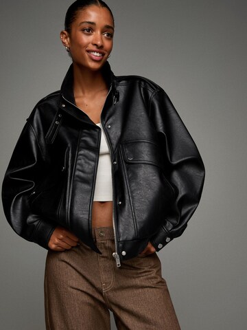 Veste mi-saison Bershka en noir : devant