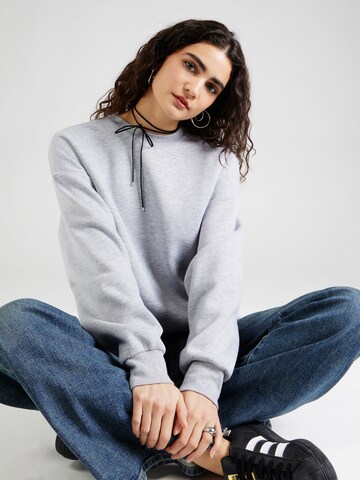 STUDIO SELECT Sweatshirt 'Ireen' in Grau